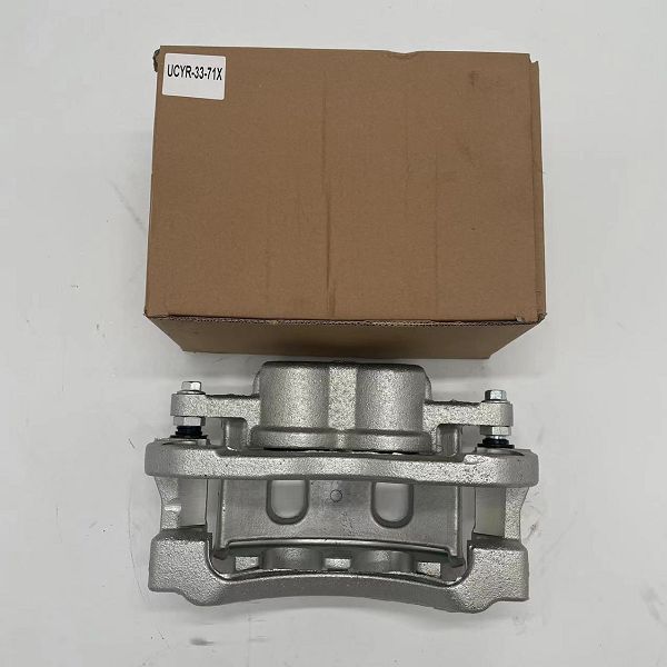 Front brake master cylinder001